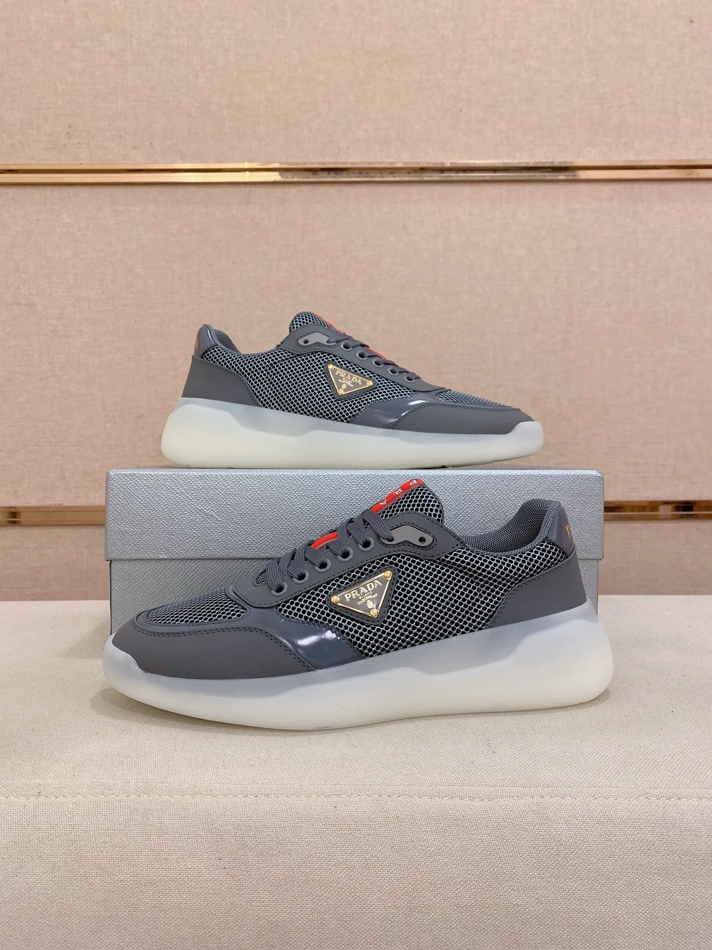 Men's shoes 💰 620💰 ✔️✔️✔️Higher version High-quality new PRADA (Prada) counters are launched simultaneously. The new men's shoes and 😘fabric are made of high-tech glue-making technology. Lining: Full cowhide lining. 👍🏿 High-end ☄️ Air-cushion molded anti-slip foam outsole, exquisite lines, simple and elegant, comfortable and high-end for leisure travel. Code number: 38 to 44 (45 can be customized and cannot be returned or exchanged)